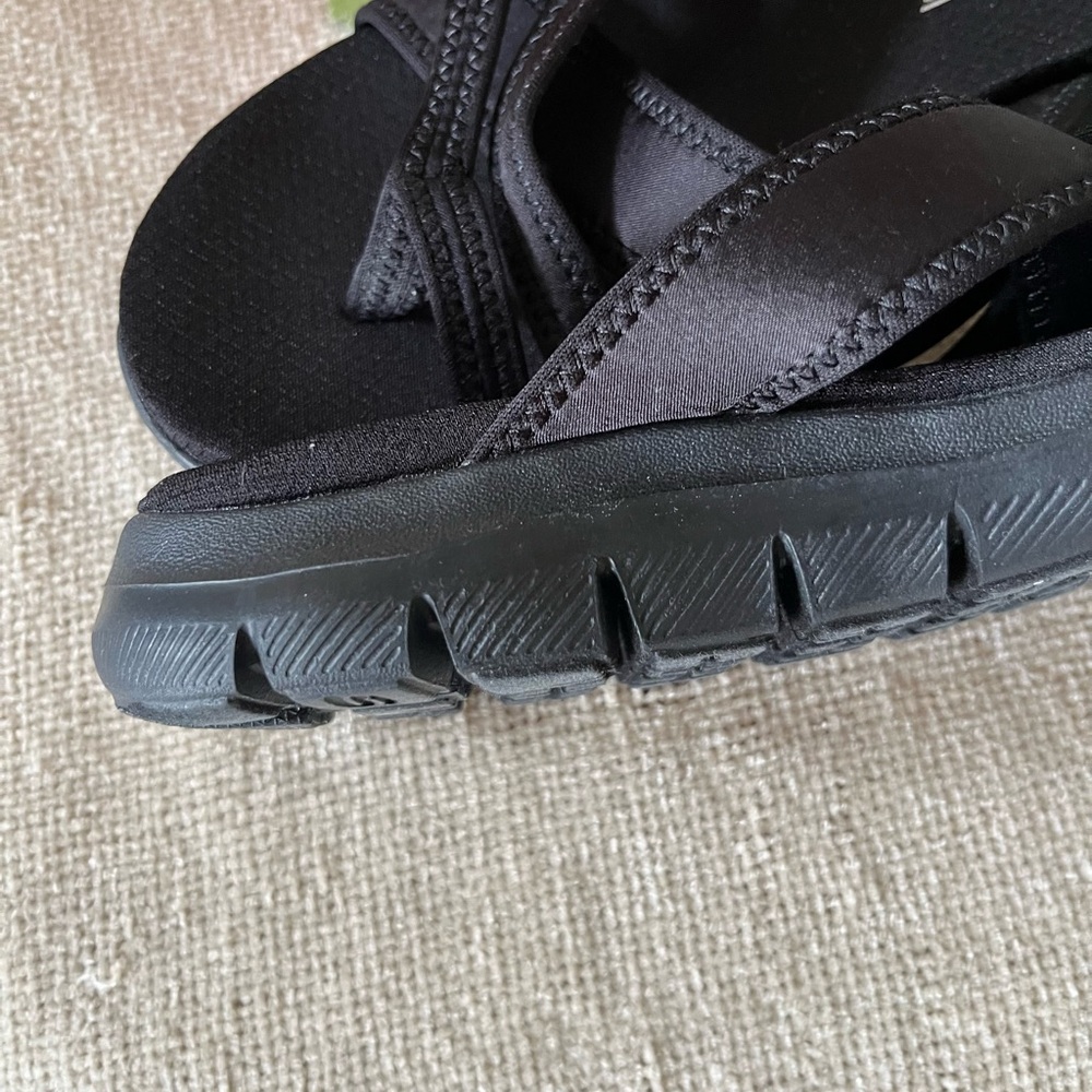 Skechers Women's Black Slip On Sandals Size EU 37/US 7 - Picture 6 of 7